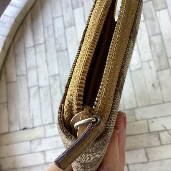 Authentic Gucci Tan Gold Monogram GG Zip Long Wallet Card Holder 2152 - Picture 10 of 10